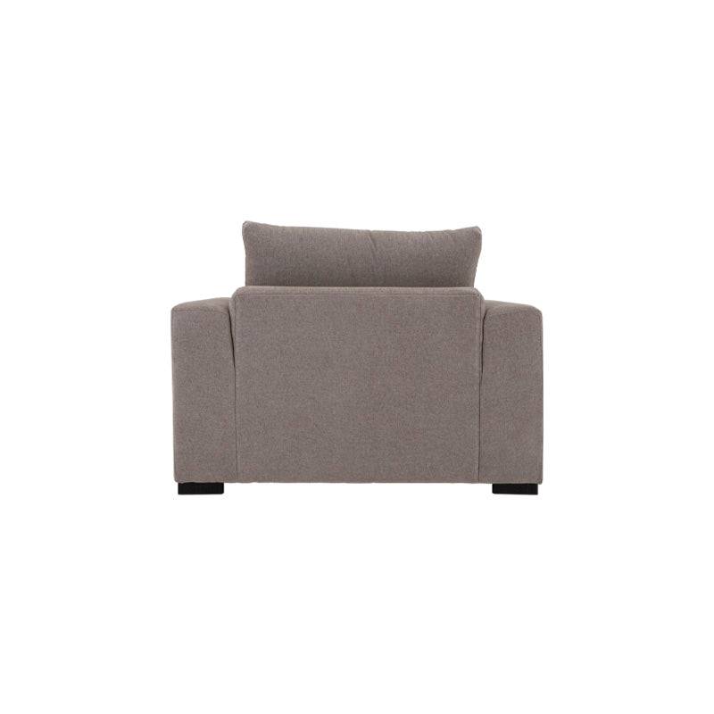 Sillón individual Oporto de deurope.com.mx, asiento acolchado con respaldo y patas de madera en un ambiente moderno.