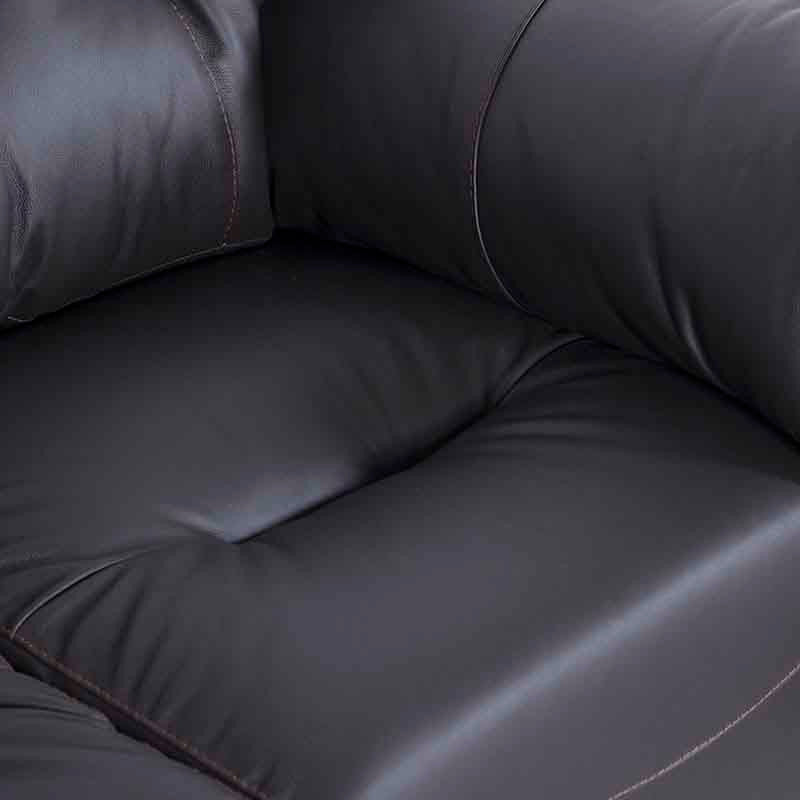 Sillón Carter de cuero en color moka, con respaldo y asiento acolchados, tamaño 111x90x88 cm, de deurope.com.mx