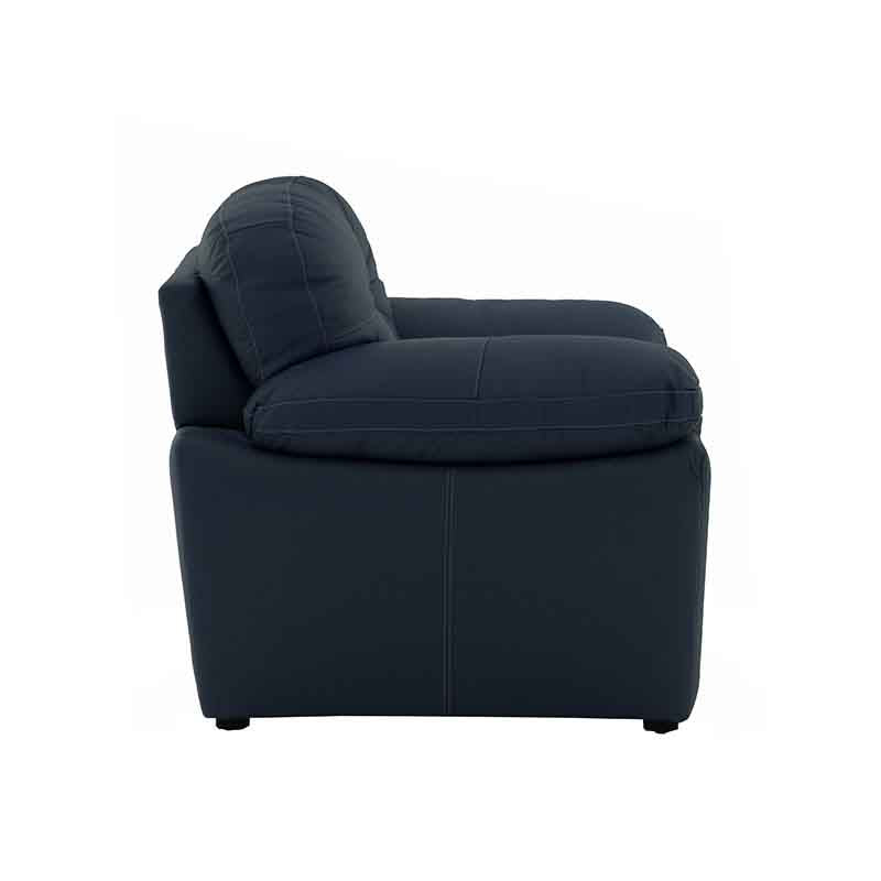 Sillón Carter de cuero en color moka, con respaldo y asiento acolchados, dimensiones aproximadas 111x90x88 cm, deurope.com.mx