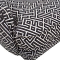 Sillón Andrea Essa de tapiz negro con estructura moderna, frente de 75 cm, altura de 86 cm y fondo de 85 cm.