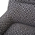 Sillón Andrea Essa de tapiz negro, con estructura moderna, vista frontal, en interior elegante.