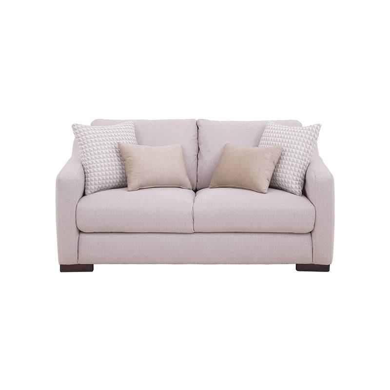 Sofá Michelle de color beige, tapizado en tela con textura afelpada, en un ambiente moderno y cómodo.