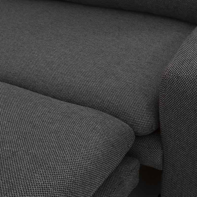 Sofá cama Caruso de color gris oxford, con estructura de tela tejida plana, tamaño 225 cm de largo y 90 cm de alto.