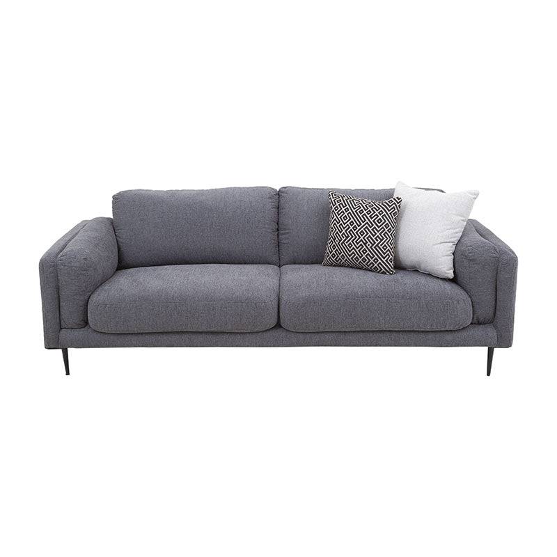 Sofá Alessandra de tapiz negro, con respaldo acolchado y cojines, mide 226 cm de ancho, 80 cm de alto y 93 cm de fondo.