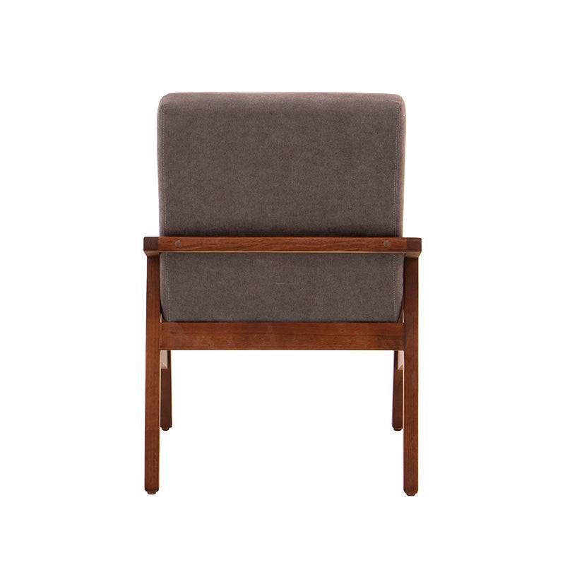 Sillas de comedor Quetzal deurope.com.mx en tela tapizada en color café tabaco, con estructura de madera industrializada.