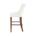Banco para barra Berne Made deoupe.com.mx en madera de nogal con tapizado en tela beige, frente de 46 cm, alto 112 cm y fondo 45 cm