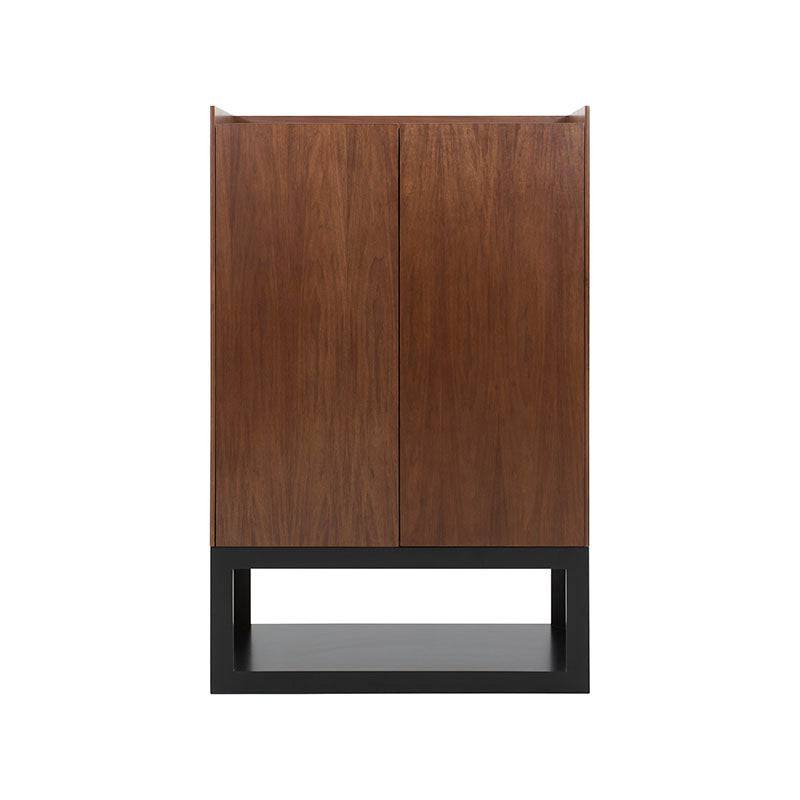 Mueble para bar Berne Made de madera de nogal con acabado moka, frente con puertas y espacio para botellas y copas