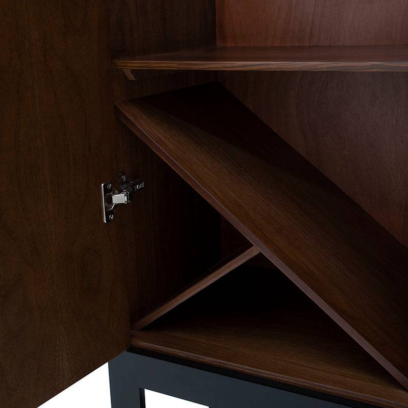 Mueble para bar Berne Made deDeurope.com.mx en chapa de nogal moka, frente, 100 cm alto, 160 cm ancho, 40 cm fondo.