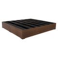 Base de cama Kenia de madera de pino con estructura en color nogal, medida 200 cm de ancho, 30 cm de alto y 190 cm de fondo.