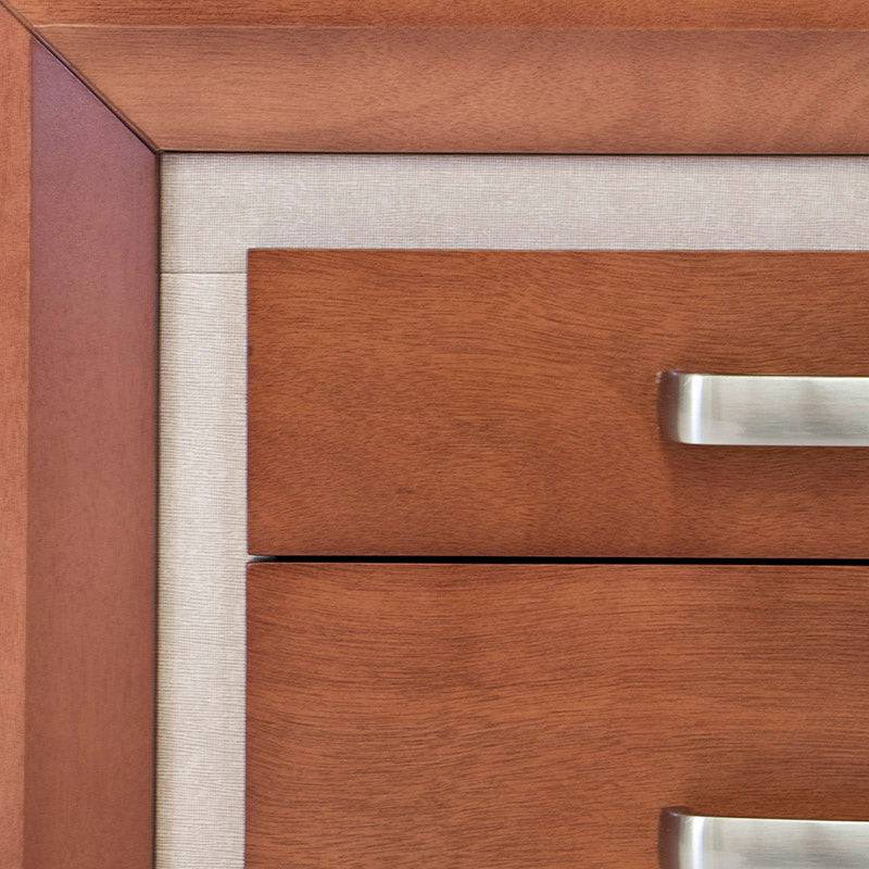 Buró Siena de madera de Banak y chapa de encino y okumé, con franja de leather touch, 70x70x45 cm.