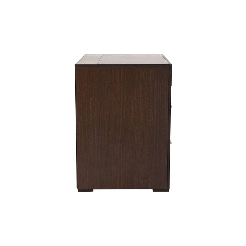 Buró Boston de madera oscura con acabado industrial, superficie amplia y patas resistentes, en un entorno moderno y elegante