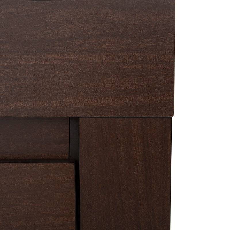 Buró Boston de madera oscura de estilo industrial, con superficie rectangular y estructura sólida, en acabado en madera nogal oscuro.