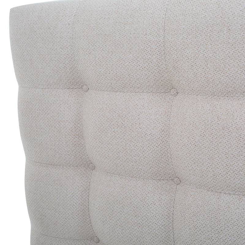 Cabecera Kenia de tapiz beige en tela, con diseño plano y detalles en el frente, mide 210 cm de ancho y 150 cm de alto.