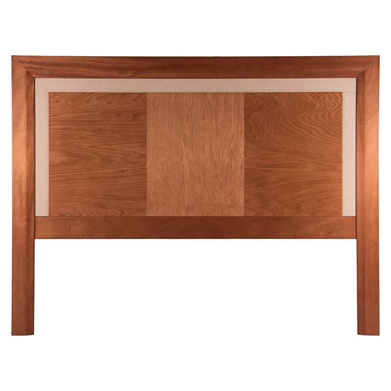 Cabecera Siena de madera de Banak, con chapa de encino y okumé, en color café almendra, con franja leather touch, 210 cm de ancho.