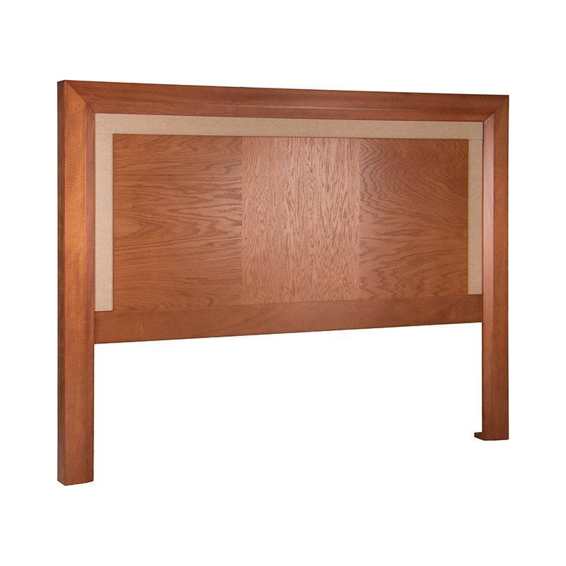 Cabecera de recámara Siena deurope.com.mx en madera de banak y encino con acabado cuero en color café almendra, 210 cm de ancho.