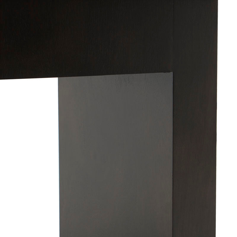 Mesa de comedor Tamayo deurope.com.mx con chapa de caoba, placa de mármol y estructura en tono tabaco, tamaño 200x80x110 cm.
