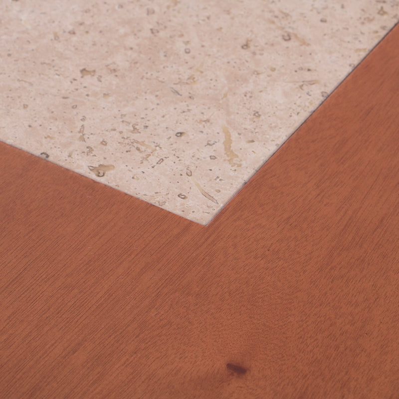 Mesa de comedor Tamayo de Europe con tapa de caoba, marmol y estructura robusta, mide 200x80x110 cm, estilo elegante y moderno.