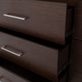 Cómoda Boston de madera oscura con 4 cajones grandes, estilo industrial, frente y detalles en madera de nogal oscuro.