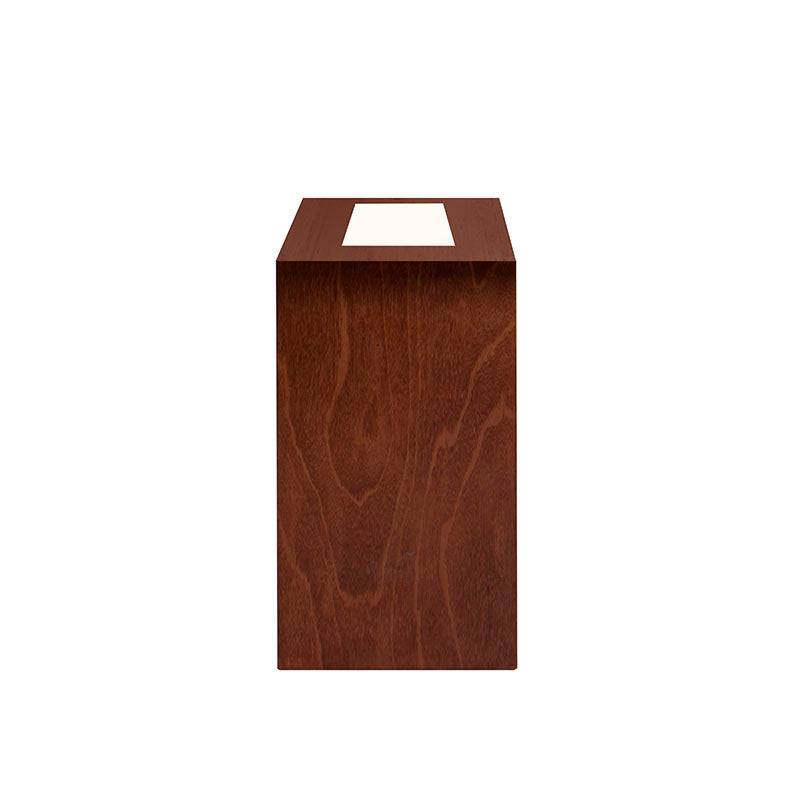 Consola Tamayo deoupe.com.mx, de madera chapada en caoba con placa de mármol, mide 140 cm de ancho, 75 cm de alto y 40 cm de fondo.