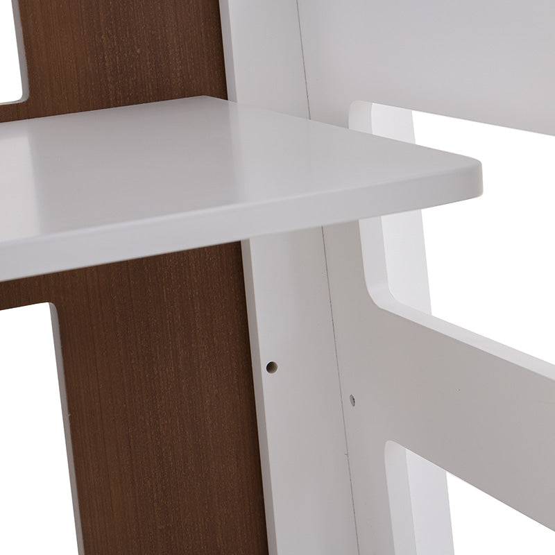 Cama alta con escritorio Elis de deurope.com.mx, estructura de madera industrializada blanca y nogal, con escritorio integrado.