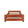 Cama baja Tennesse de madera de pino en color nogal, con estructura sólida y diseño funcional para habitación infantil o juvenil.