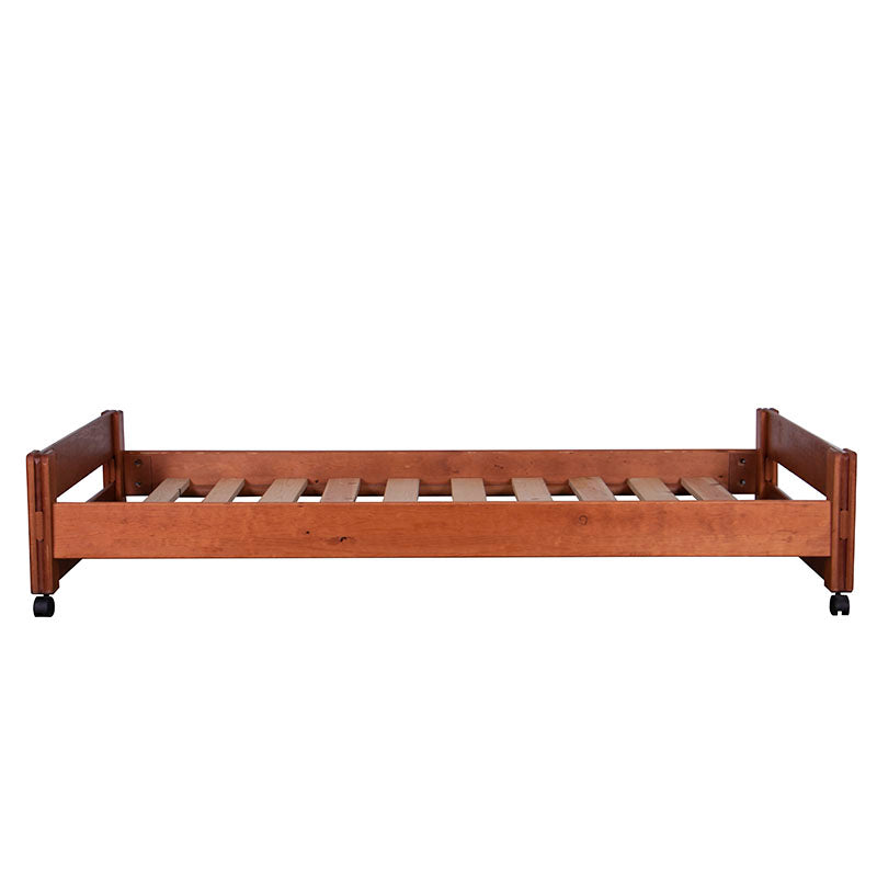 Cama Baja Tenesse de literas en madera de pino nogal, con estructura industrializada y dimensiones 204 cm x 105 cm x 35 cm