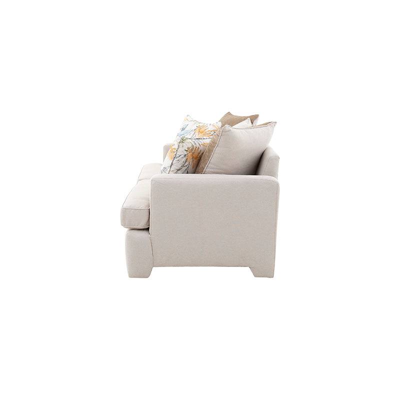 Sofá Loveseat Tamayo de color beige claro en tela con estructura de madera, mide 160 cm de ancho y 94 cm de alto.