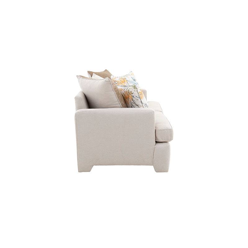 Sofá loveseat Tamayo de color beige claro en tela, con estructura de 160 cm de ancho, 94 cm de alto y 96 cm de fondo.