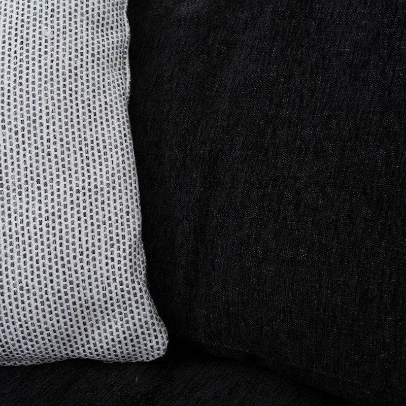Sofá módulo Lazy Loveseat de color negro, tapizado en tela tejida, vista frontal con 172 cm de alto y 90 cm de ancho.