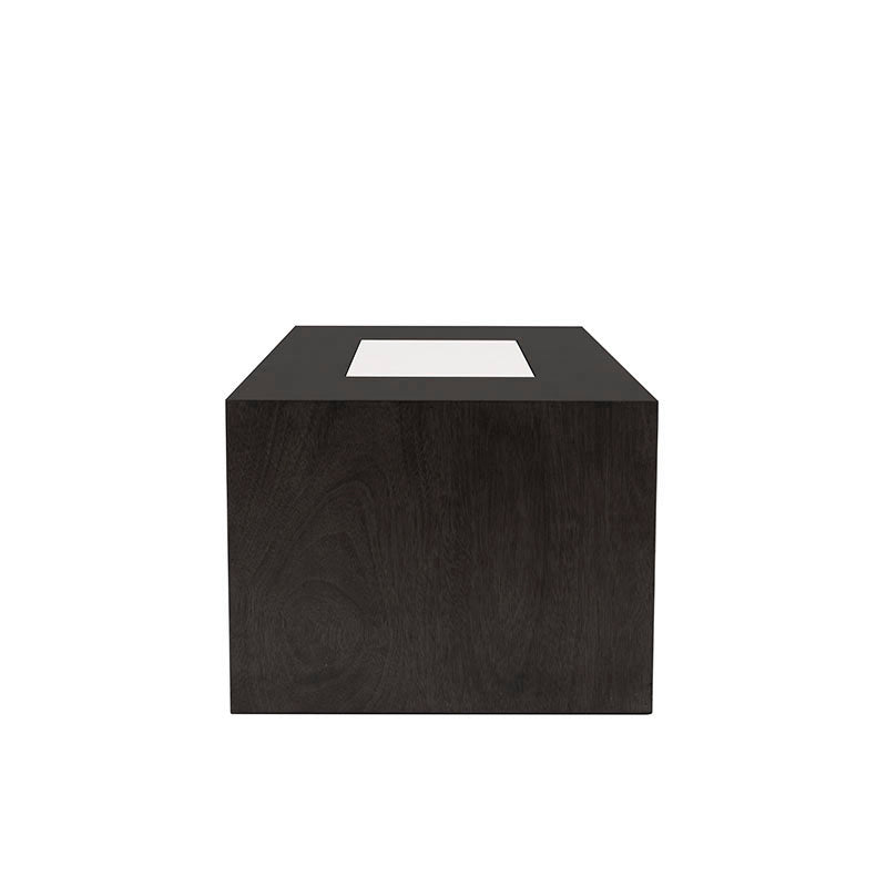 Mesa de centro Tamayo de madera caoba con superficie de mármol en acabado tabaco, 120 cm de ancho, 45 cm de alto y 60 cm de fondo.