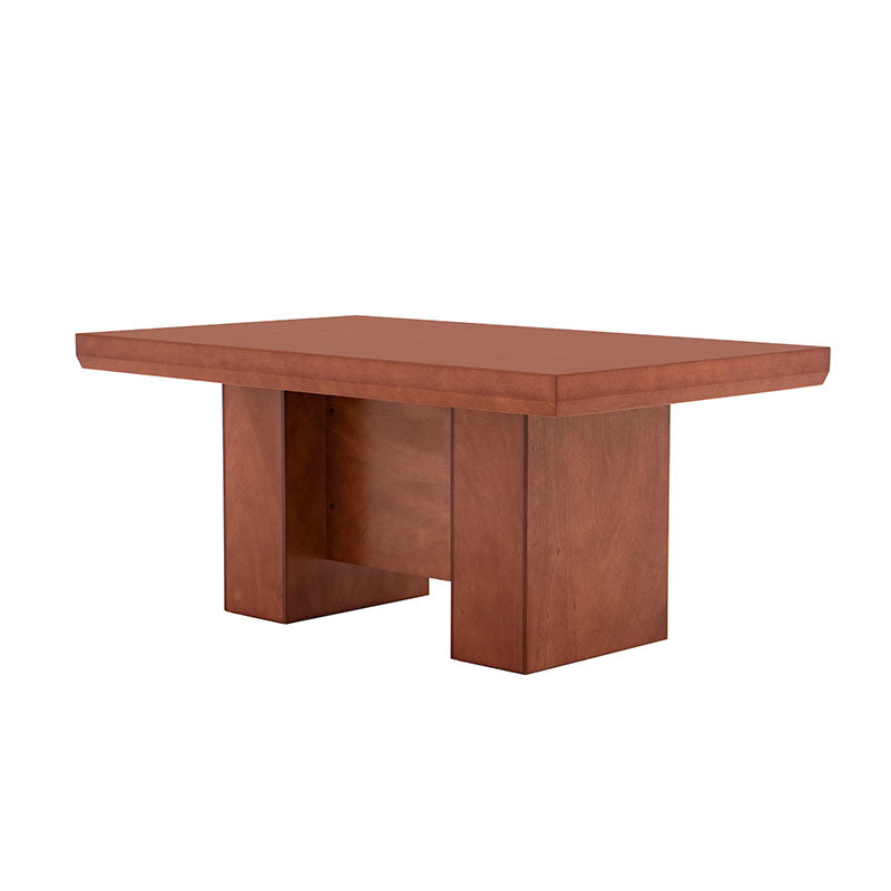 Mesa de comedor Siena de madera en color almendra, con superficie de 150 cm por 75 cm, vista frontal.