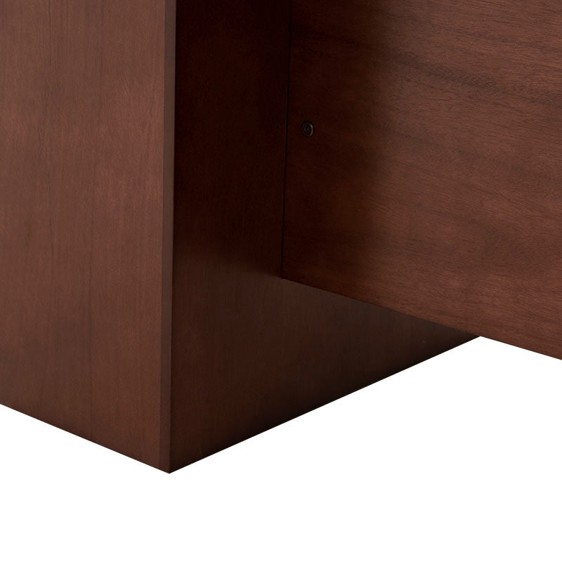 Mesa de comedor Siena de madera en color almendra, con superficie de 150 cm x 75 cm y diseño elegante.