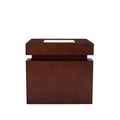 Mesa lateral Tamayo de madera de caoba con placa de mármol, en color tabaco, de 60 cm de frente, alto y fondo, estilo elegante.