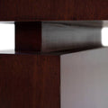 Mesa lateral Tamayo de deurope.com.mx en madera de caoba con placa de mármol, dimensiones 60x60x60 cm, estilo elegante.