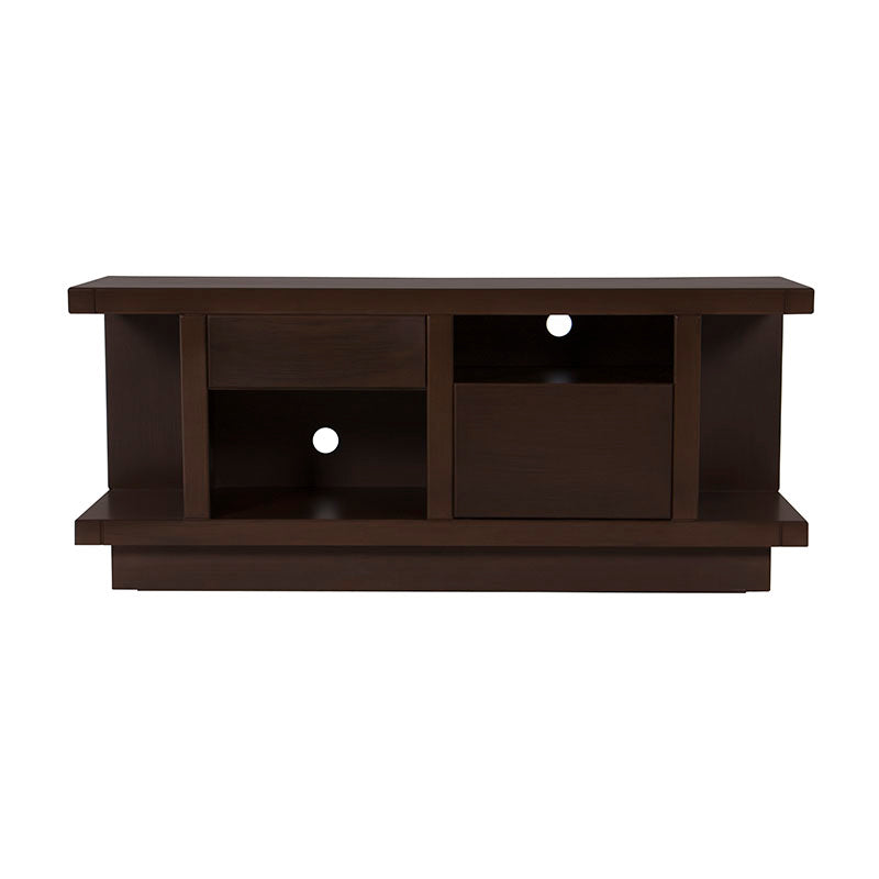 Mueble para TV Lisboa de madera industrializada en color café, con espacio para pantalla y almacenamiento, mide 140x60x40 cm.