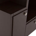 Mueble para TV Asturias deDeurope.com.mx en estilo industrial con acabado moka, 140 cm de ancho, 104 cm de alto y 40 cm de fondo.