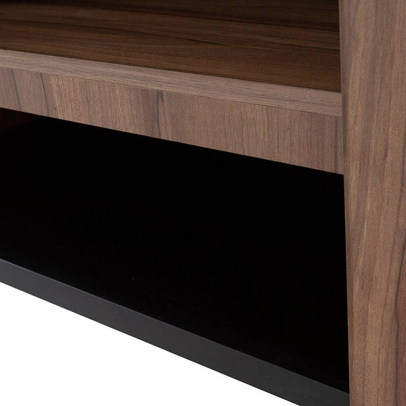 Mueble para TV Lazy de Deurope en color negro nogal con acabado en madera industrializada, frente de 160 cm, alto 54 cm.