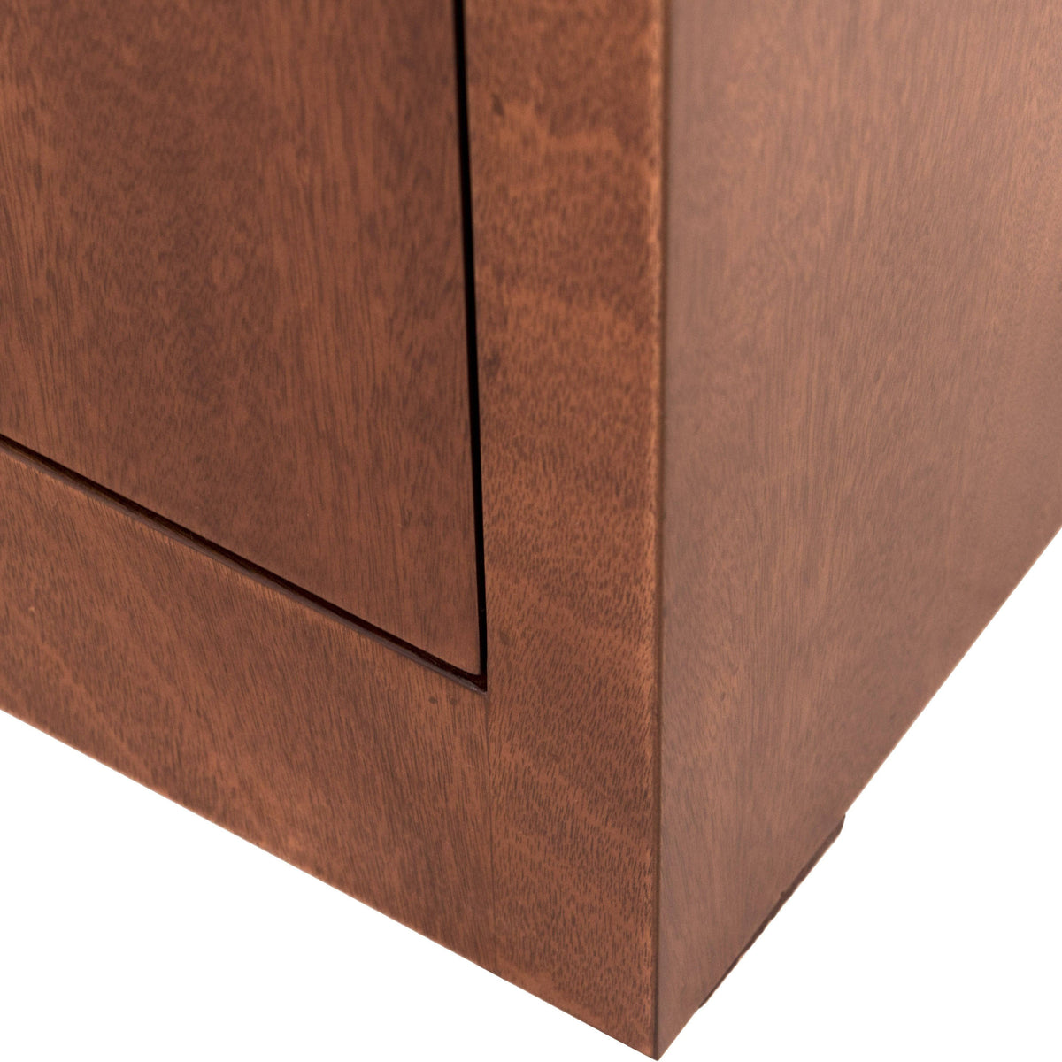Mueble para TV Tamayo de madera de caoba en tono tabaco, con espacio para televisor y almacenamiento, mide 160x70x30 cm.