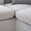 Sala Jess con chaise en tapiz marfil, sofá de tela con diseño moderno y amplio, con medidas de 280x93x238 cm.