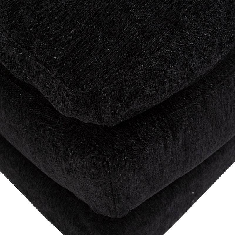 Módulo de sala Lazy Chaise de cuero negro con cojines, parte frontal, de aproximadamente 95 cm de alto y 174 cm de fondo.
