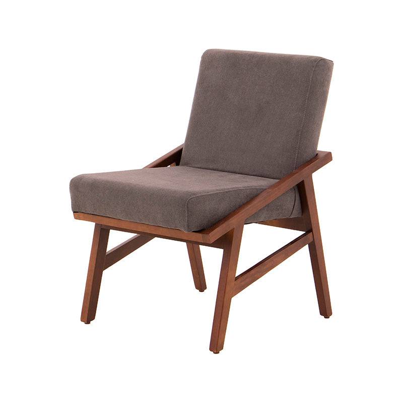 Sillas de comedor Quetzal de Deurope con estructura de madera industrializada, tapiz en tela color tabaco, frente de 59 cm, altura 90 cm.
