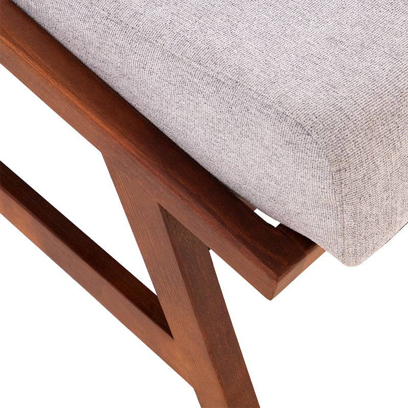 Juego de comedor Quetzal de 13 piezas con sillas de madera industrializada y tapizado en tela en color tabaco.